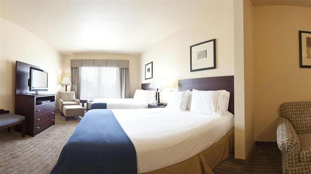 Holiday Inn Express Hotel & Suites Marshall By Ihg Esterno foto
