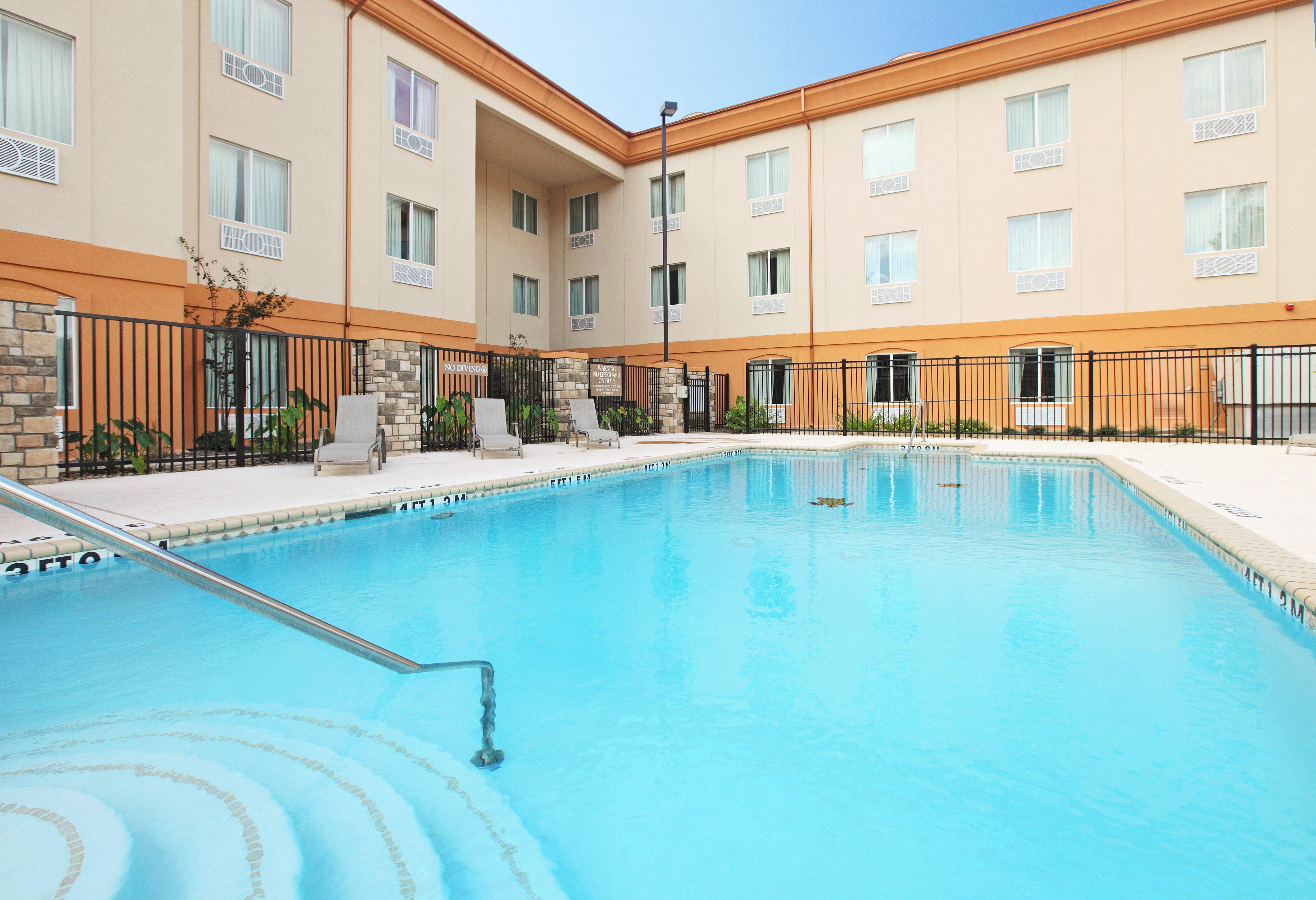 Holiday Inn Express Hotel & Suites Marshall By Ihg Esterno foto