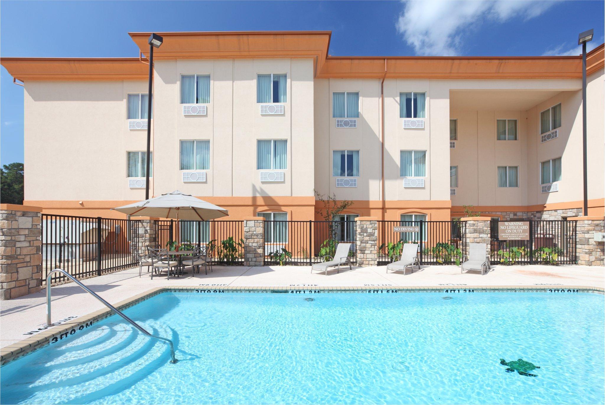 Holiday Inn Express Hotel & Suites Marshall By Ihg Esterno foto