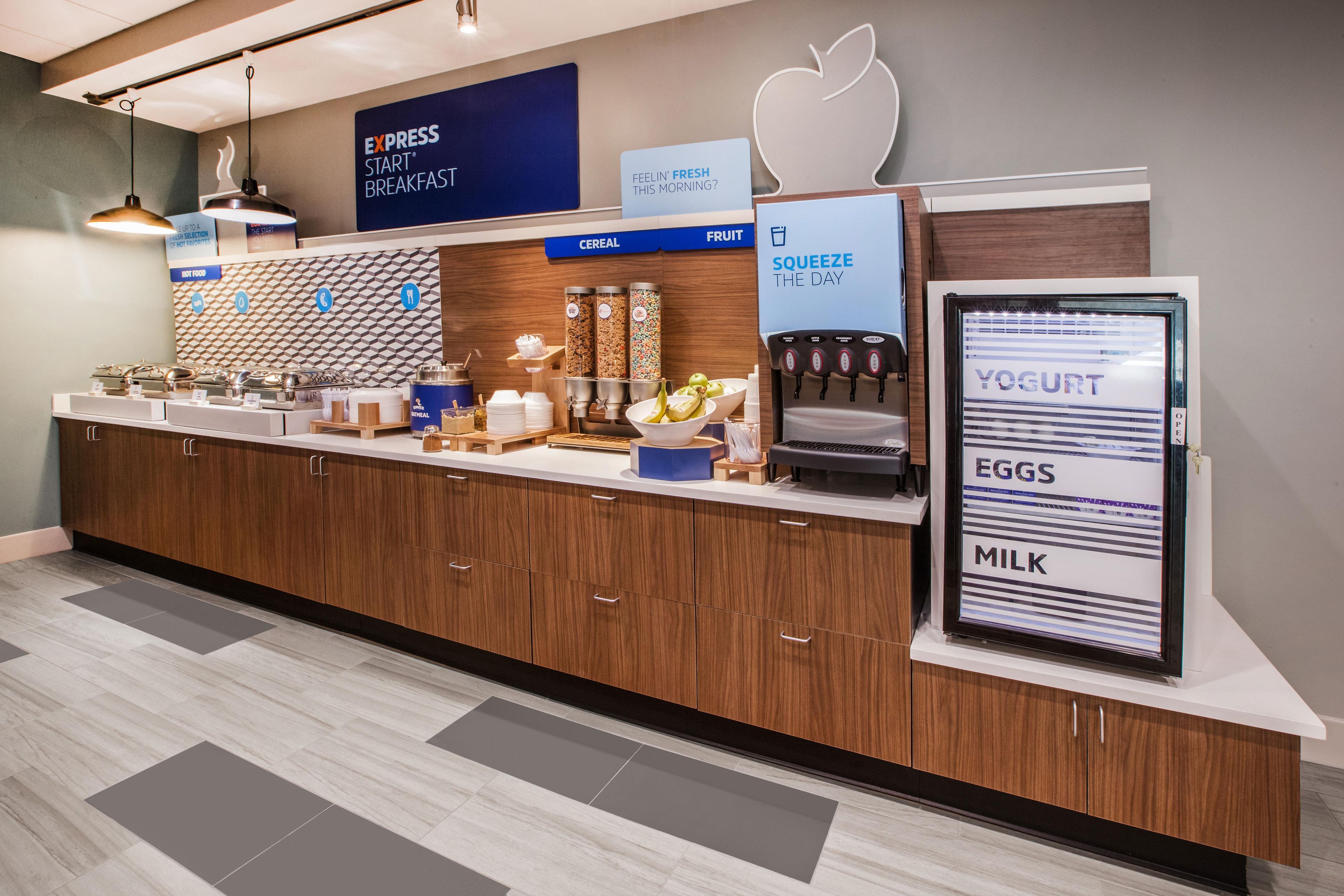Holiday Inn Express Hotel & Suites Marshall By Ihg Esterno foto