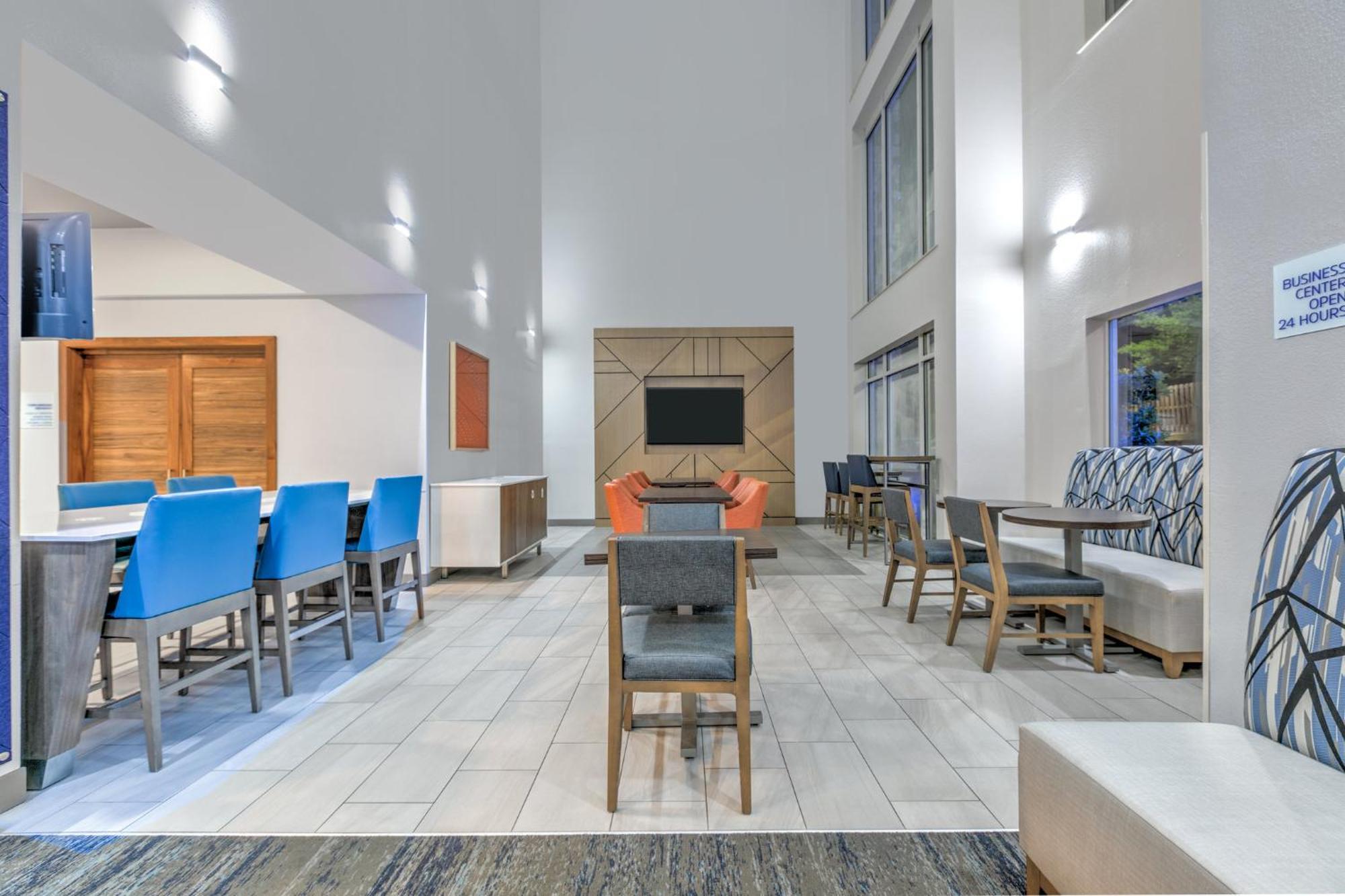 Holiday Inn Express Hotel & Suites Marshall By Ihg Esterno foto