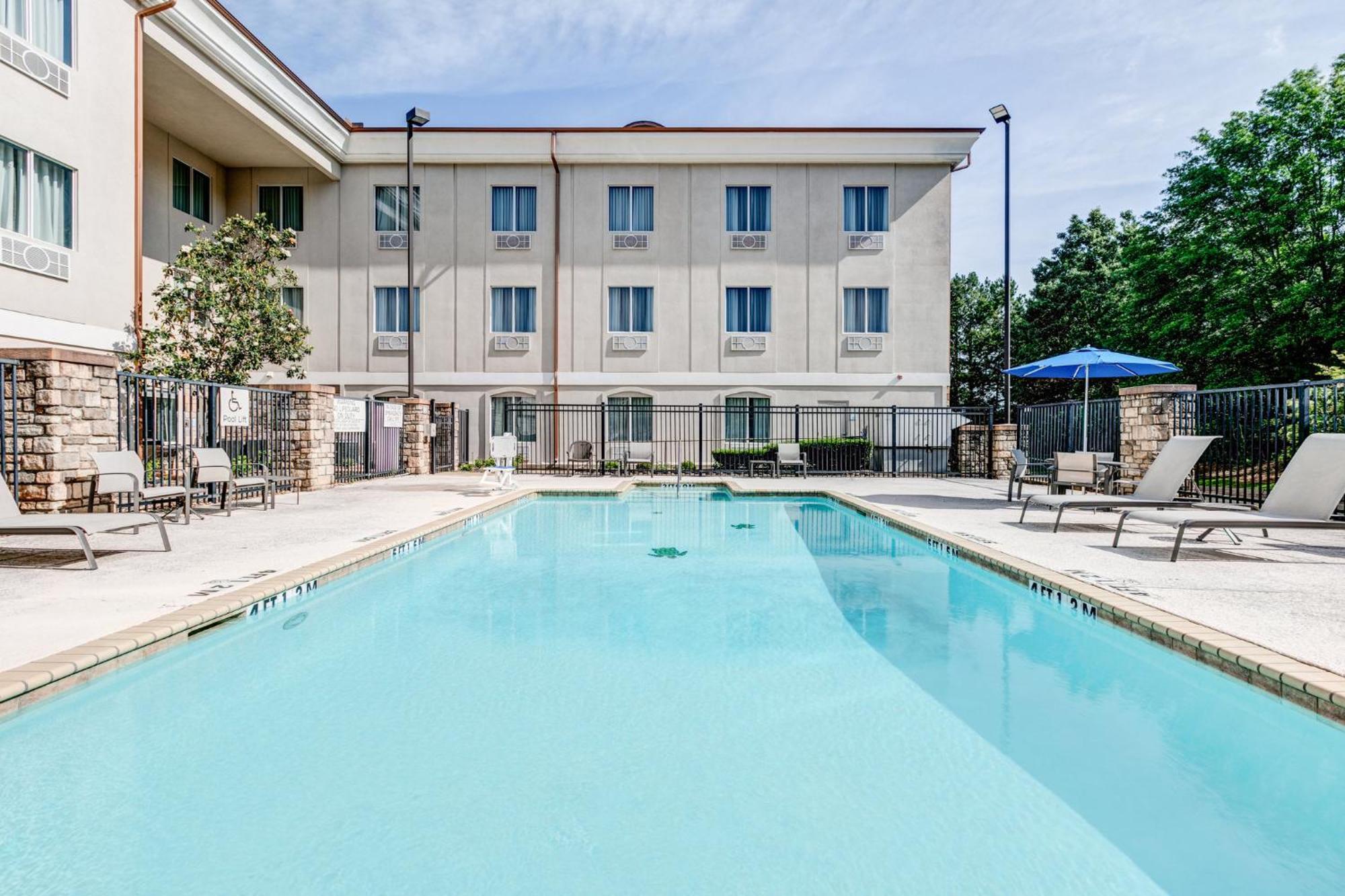 Holiday Inn Express Hotel & Suites Marshall By Ihg Esterno foto