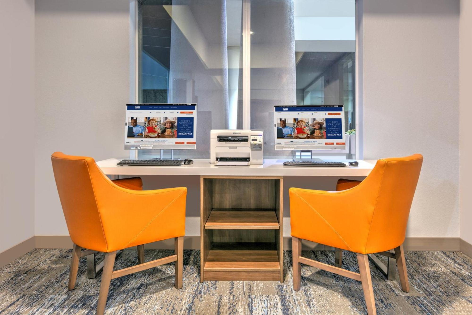 Holiday Inn Express Hotel & Suites Marshall By Ihg Esterno foto