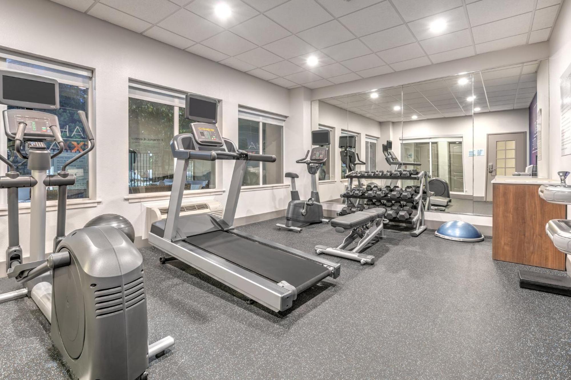 Holiday Inn Express Hotel & Suites Marshall By Ihg Esterno foto