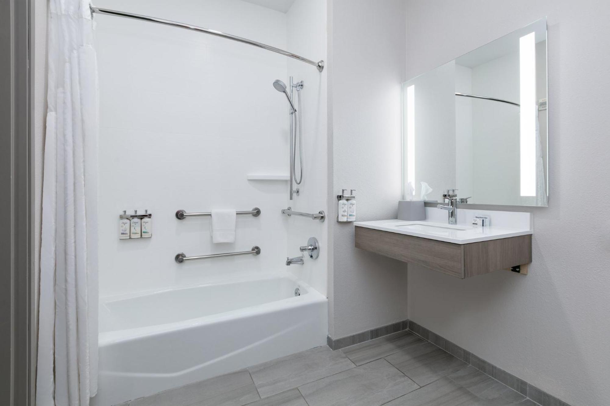 Holiday Inn Express Hotel & Suites Marshall By Ihg Esterno foto