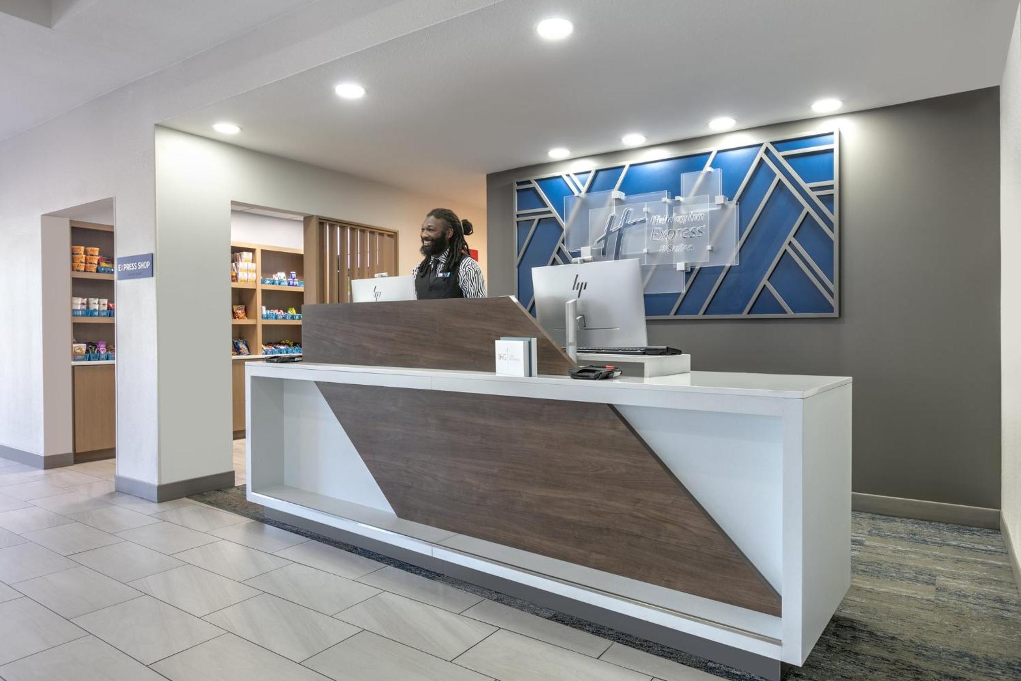 Holiday Inn Express Hotel & Suites Marshall By Ihg Esterno foto