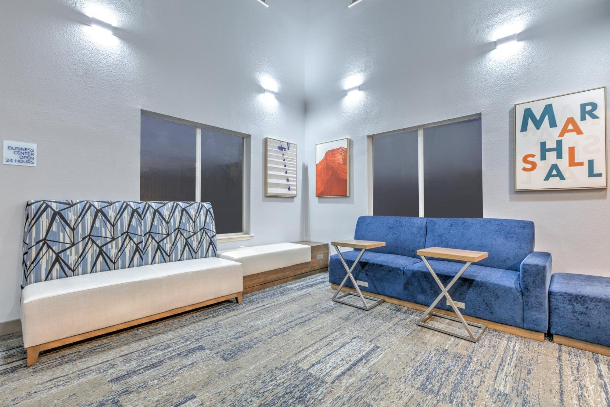 Holiday Inn Express Hotel & Suites Marshall By Ihg Esterno foto