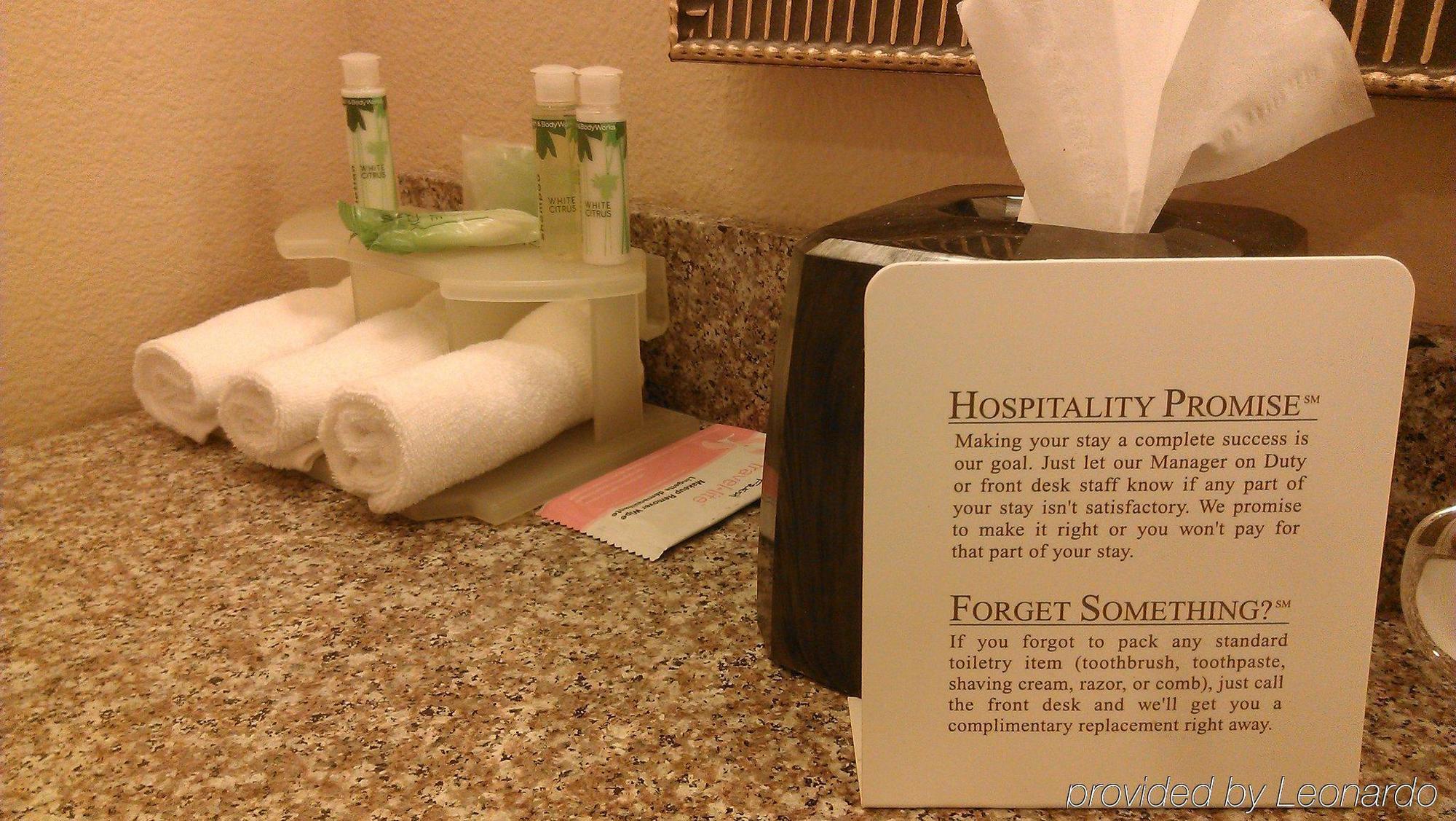 Holiday Inn Express Hotel & Suites Marshall By Ihg Esterno foto