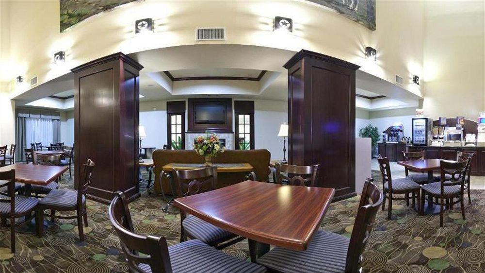 Holiday Inn Express Hotel & Suites Marshall By Ihg Esterno foto