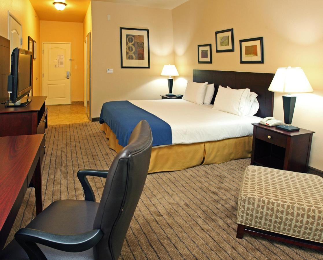 Holiday Inn Express Hotel & Suites Marshall By Ihg Esterno foto